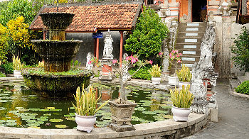 Der Tempel Brahma Vihara Ashrama in Nordbali