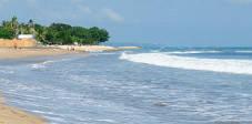 Der feine Sandstrand von Canggu im Süden Balis ist gut gepflegt und für die ganze Familie geeignet Der feine Sandstrand von Canggu, Südbali