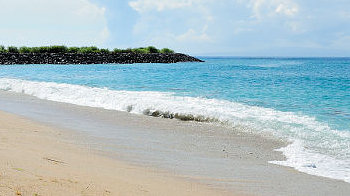 Strand der kleinen Nusa Ceningan