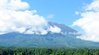 Der Vulkan Gunung Agung im Osten Balis
