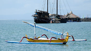 Jukung Fischerboot vor Balis Küste