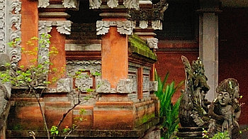 Mauer des hinduistischen Tempels Pura Segara, Lombok