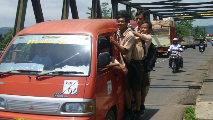 Schulbus auf Java, Indonesien